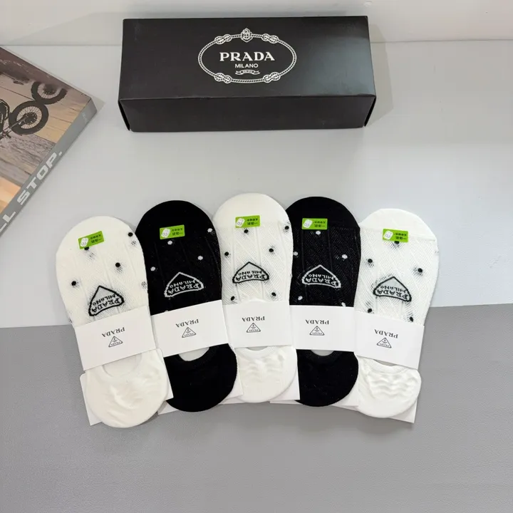 スーパーコピー プラダ 靴下