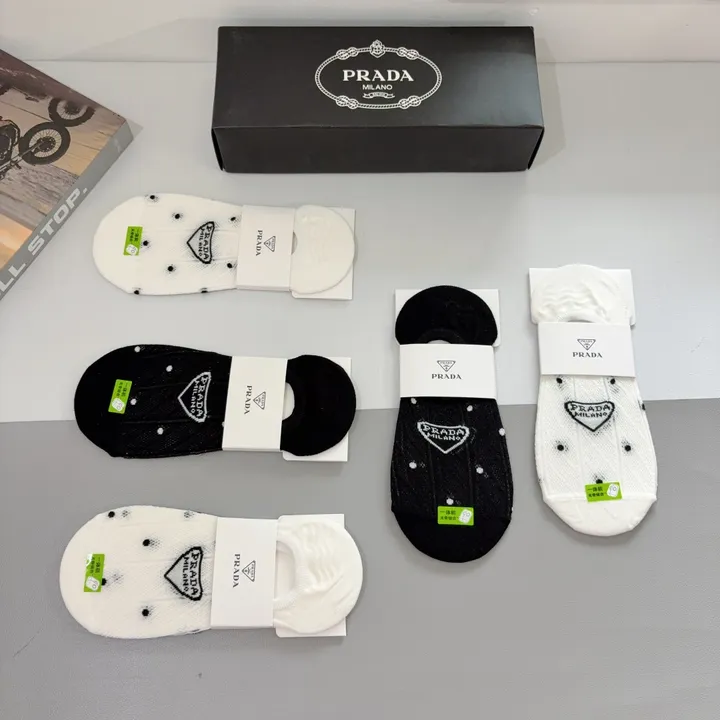 スーパーコピー プラダ 靴下