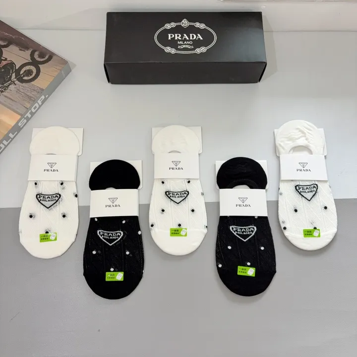 スーパーコピー プラダ 靴下