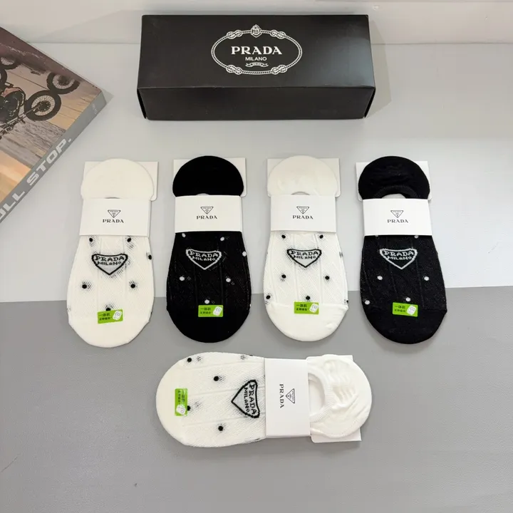 スーパーコピー プラダ 靴下