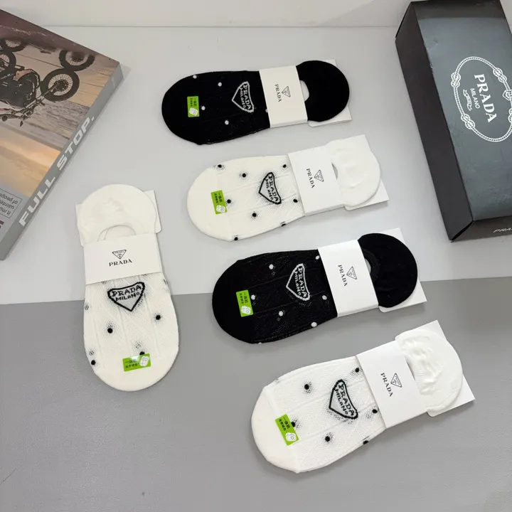 スーパーコピー プラダ 靴下
