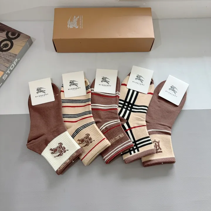 スーパーコピー プラダ 靴下