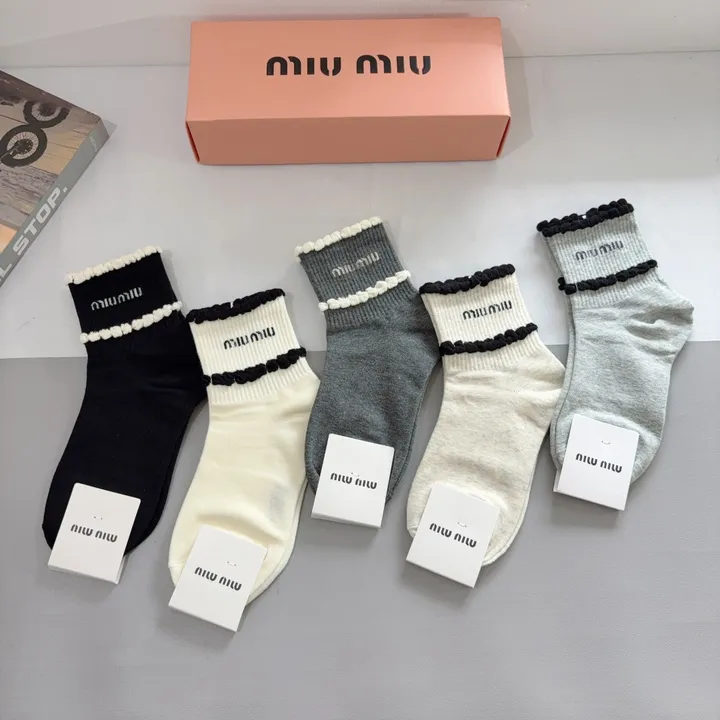 スーパーコピー ミュウミュウ 靴下