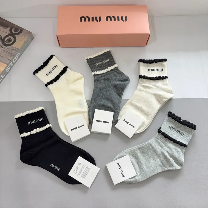 スーパーコピー ミュウミュウ 靴下