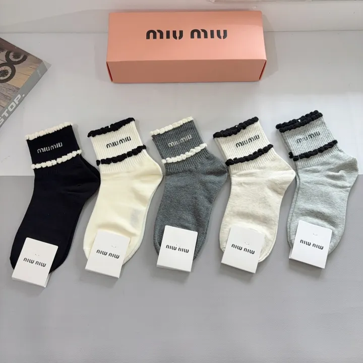 スーパーコピー ミュウミュウ 靴下