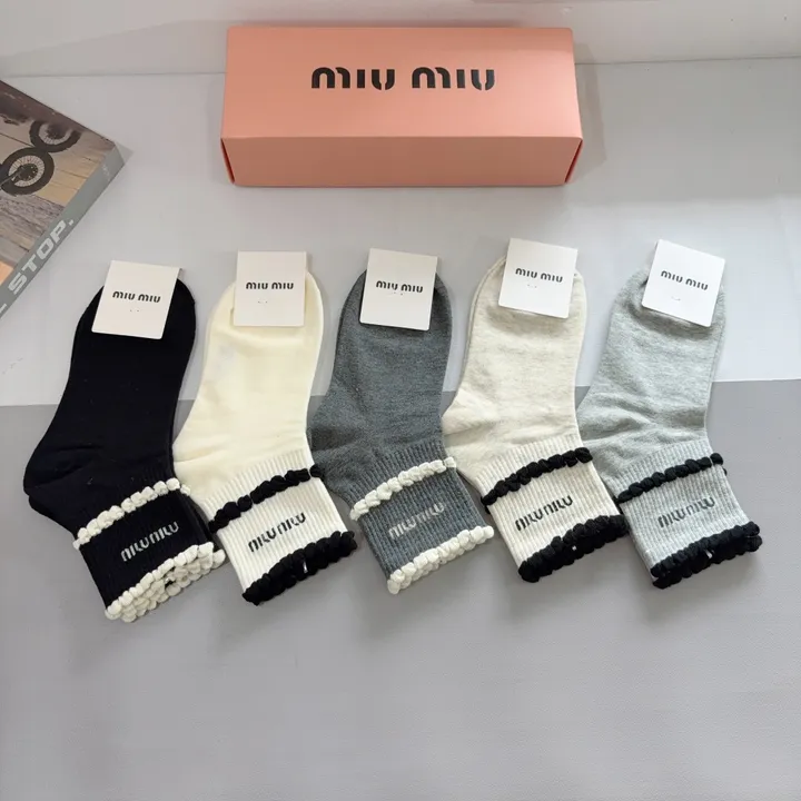 スーパーコピー ミュウミュウ 靴下