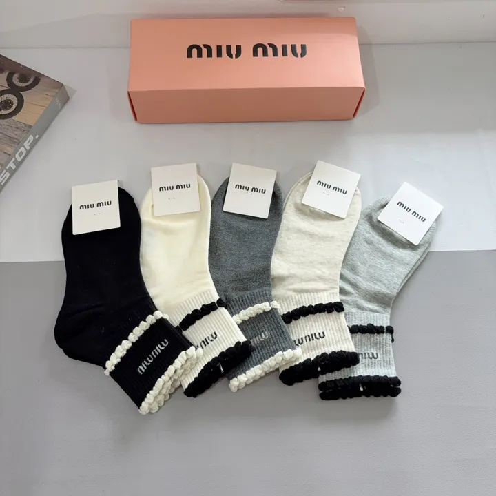 スーパーコピー ミュウミュウ 靴下