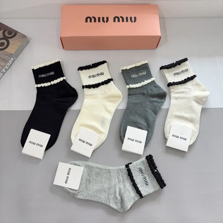 スーパーコピー ミュウミュウ 靴下