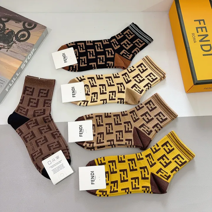 スーパーコピー ヴェルサーチ 靴下