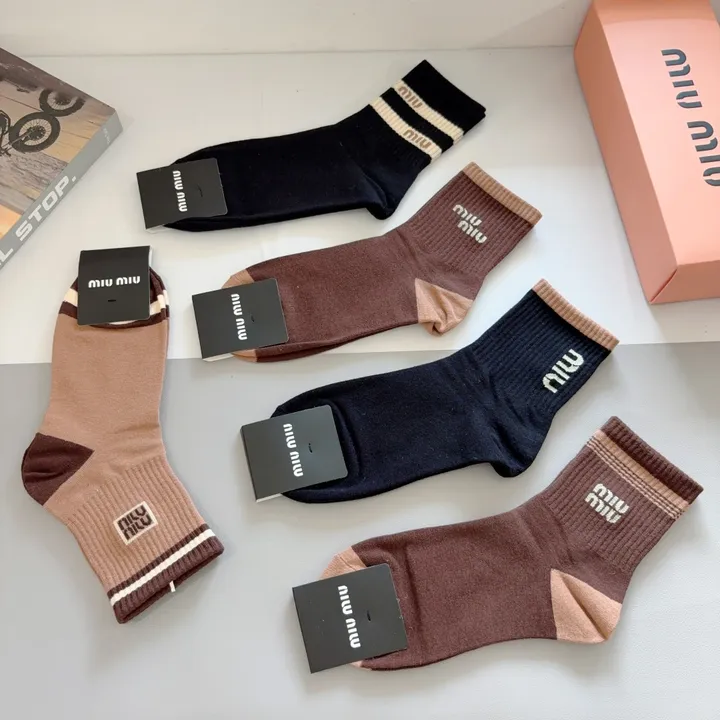 スーパーコピー ミュウミュウ 靴下