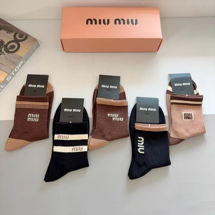 スーパーコピー ミュウミュウ 靴下
