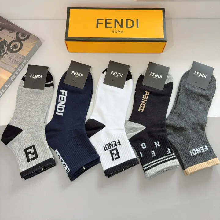 スーパーコピー フェンディ 靴下