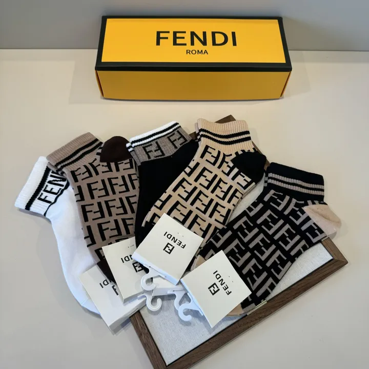 スーパーコピー ヴェルサーチ 靴下