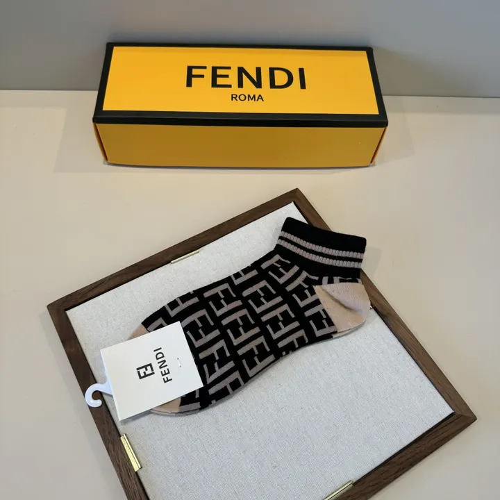 スーパーコピー ヴェルサーチ 靴下