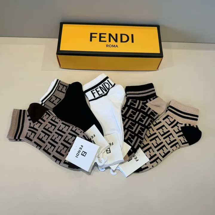 スーパーコピー ヴェルサーチ 靴下