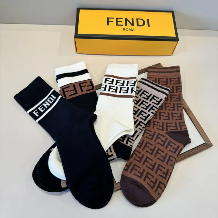 スーパーコピー ヴェルサーチ 靴下