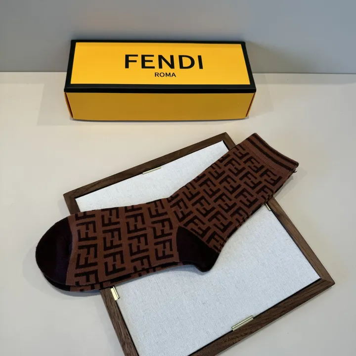 スーパーコピー ヴェルサーチ 靴下