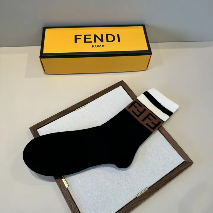 スーパーコピー ヴェルサーチ 靴下