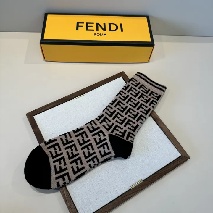 スーパーコピー ヴェルサーチ 靴下