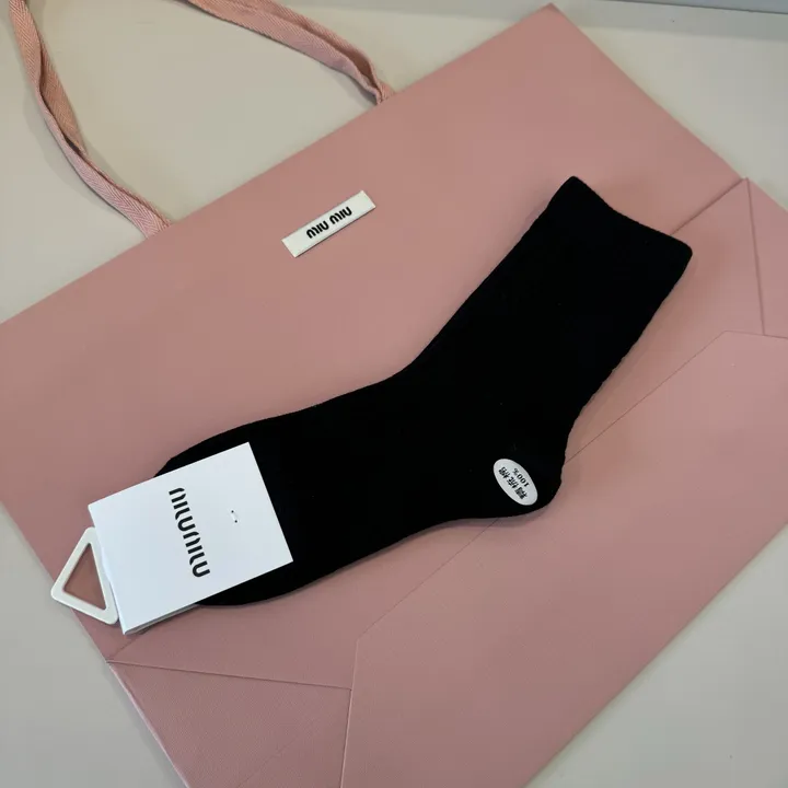 スーパーコピー ミュウミュウ 靴下