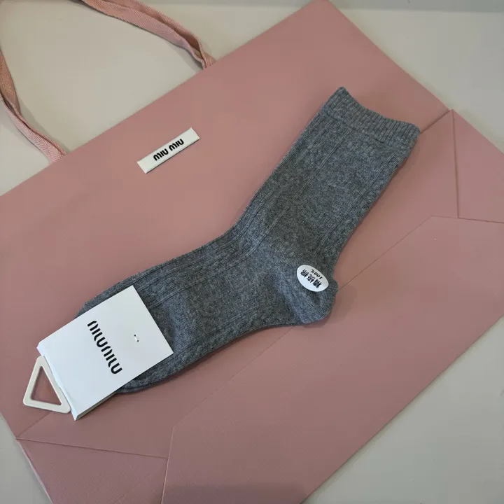 スーパーコピー ミュウミュウ 靴下