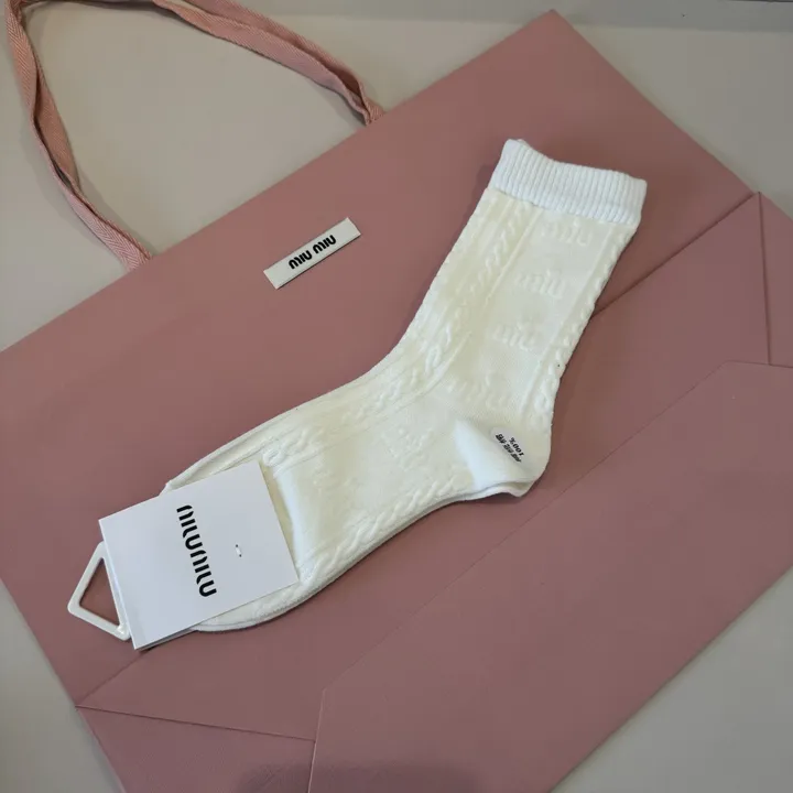 スーパーコピー ミュウミュウ 靴下