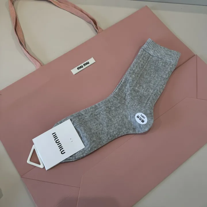 スーパーコピー ミュウミュウ 靴下