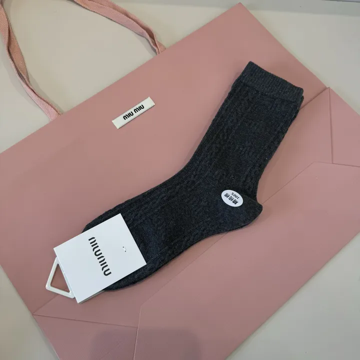 スーパーコピー ミュウミュウ 靴下
