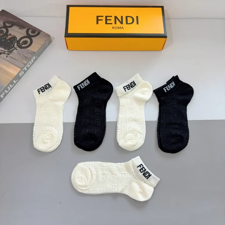 スーパーコピー ヴェルサーチ 靴下