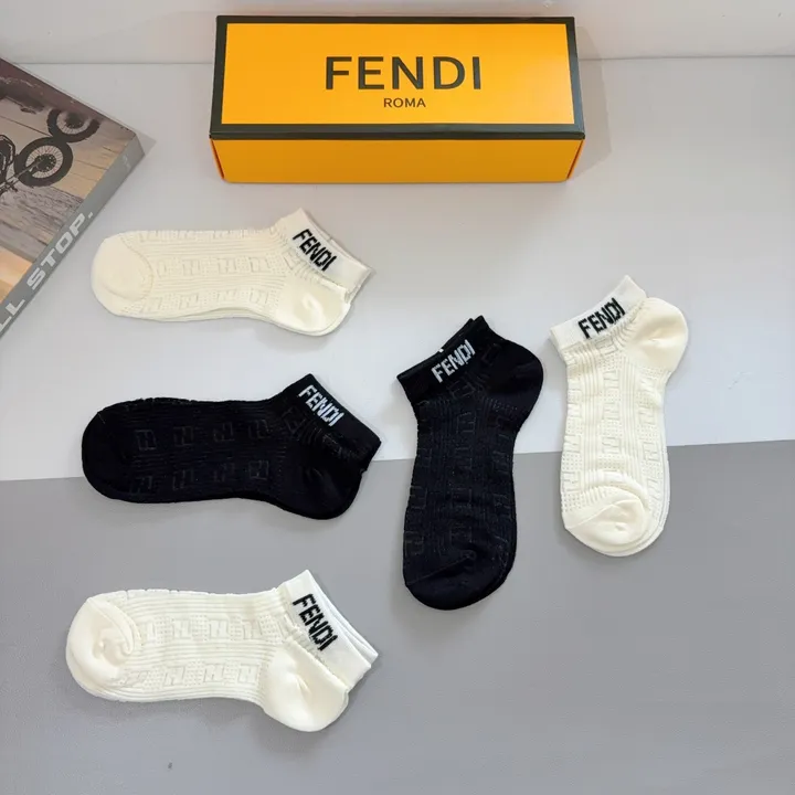 スーパーコピー ヴェルサーチ 靴下