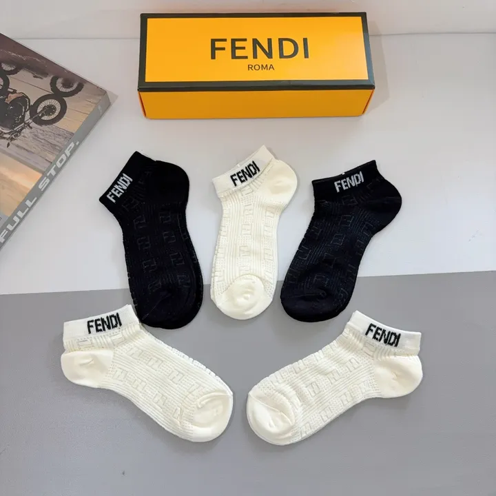 スーパーコピー ヴェルサーチ 靴下