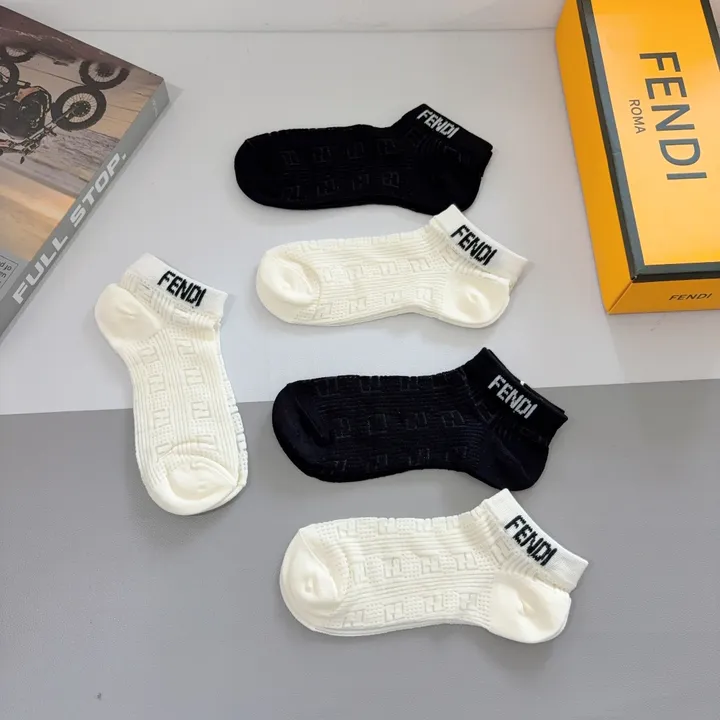 スーパーコピー ヴェルサーチ 靴下