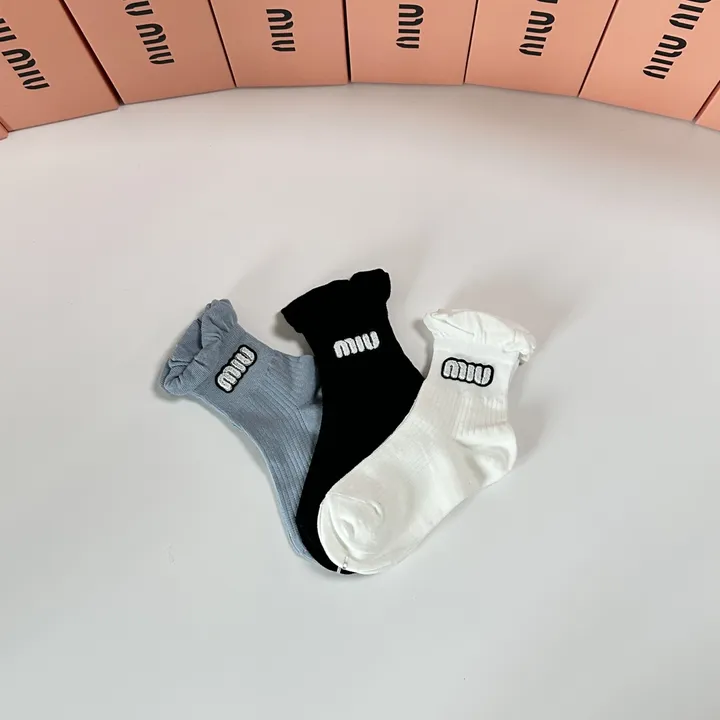 スーパーコピー ミュウミュウ 靴下