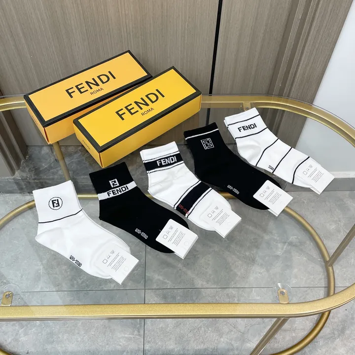 スーパーコピー ヴェルサーチ 靴下