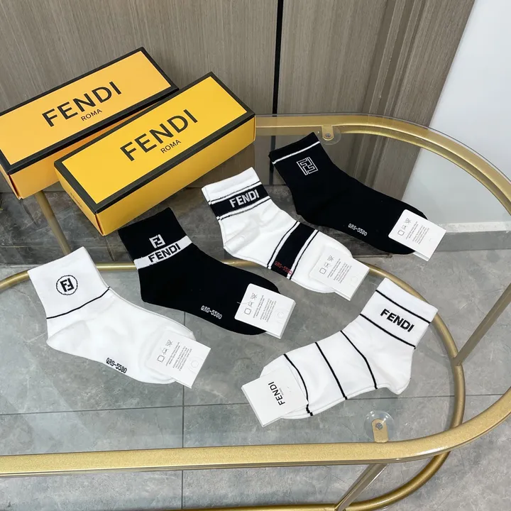 スーパーコピー ヴェルサーチ 靴下