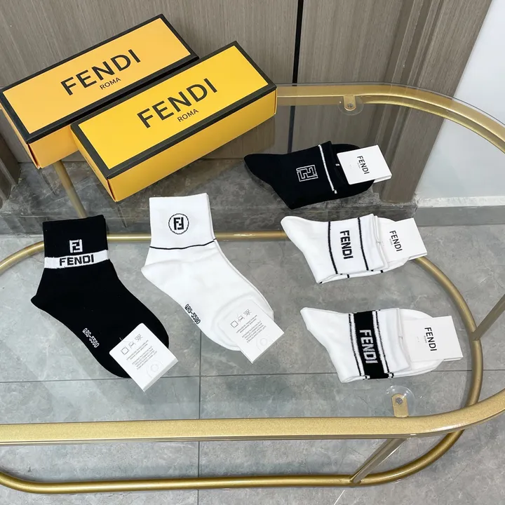 スーパーコピー ヴェルサーチ 靴下