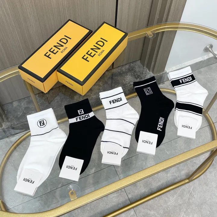 スーパーコピー ヴェルサーチ 靴下