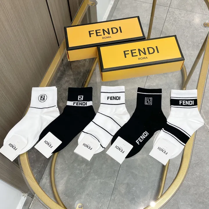 スーパーコピー ヴェルサーチ 靴下