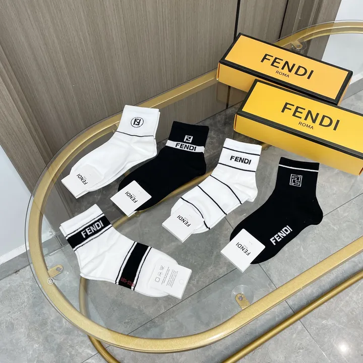 スーパーコピー ヴェルサーチ 靴下