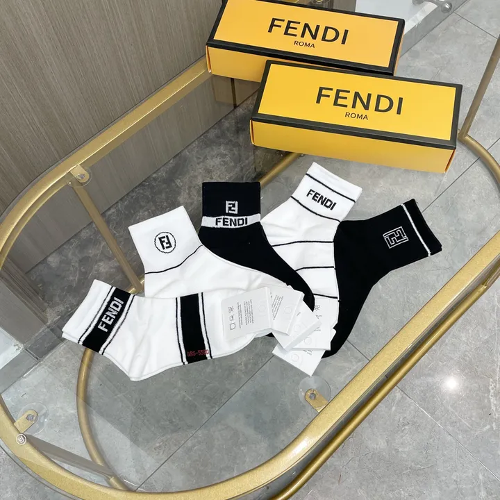 スーパーコピー ヴェルサーチ 靴下