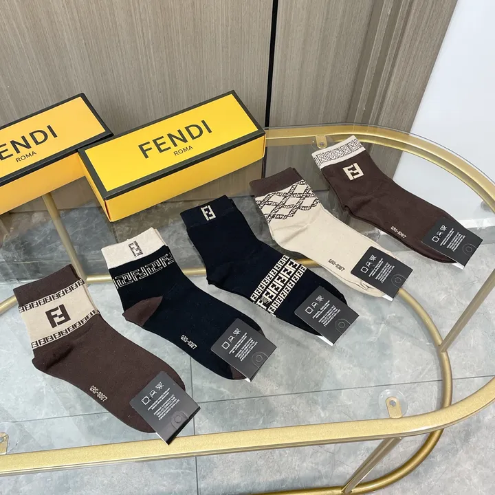 スーパーコピー ヴェルサーチ 靴下