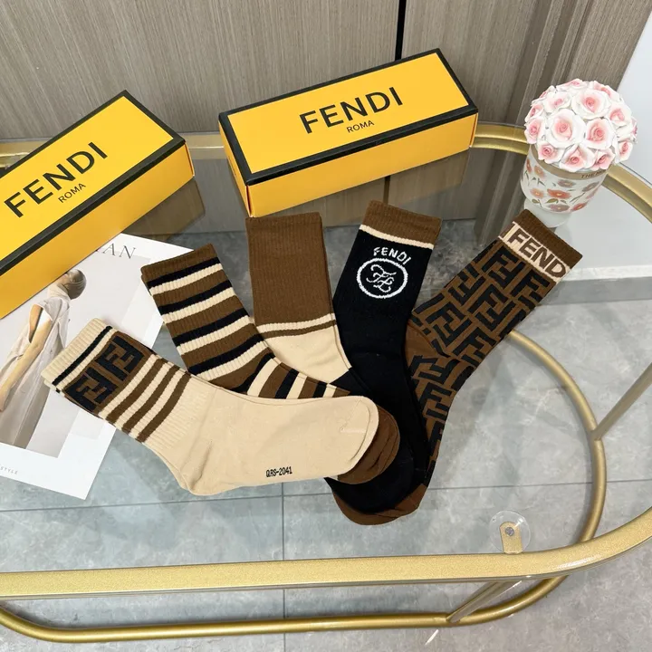 スーパーコピー ヴェルサーチ 靴下