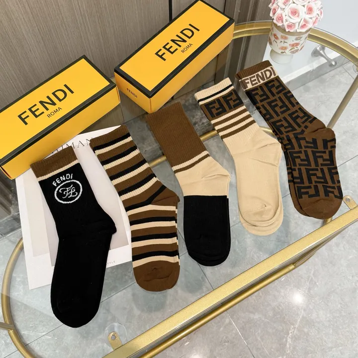 スーパーコピー ヴェルサーチ 靴下