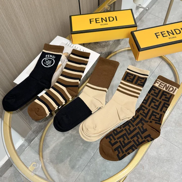 スーパーコピー ヴェルサーチ 靴下