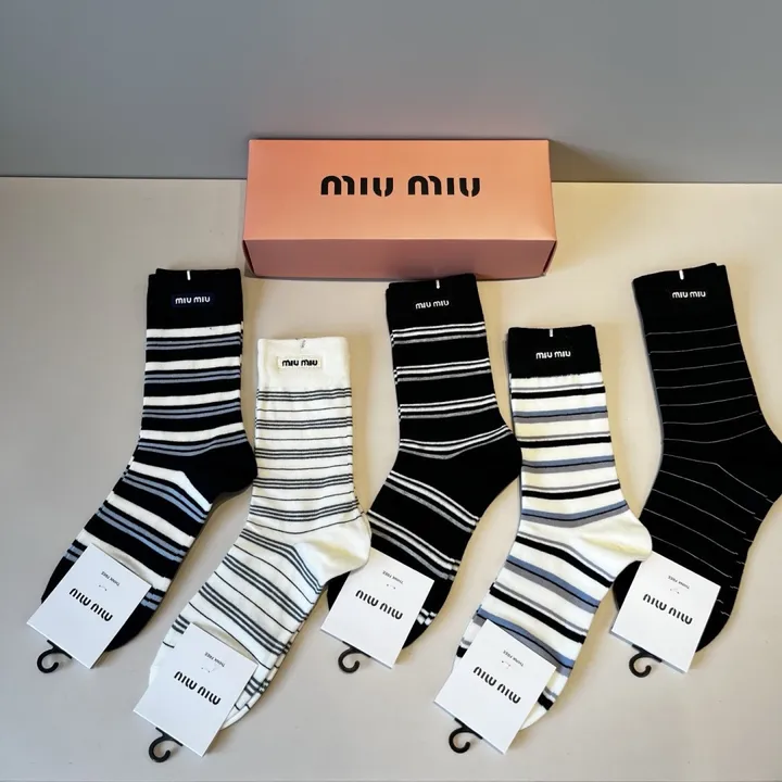 スーパーコピー ミュウミュウ 靴下