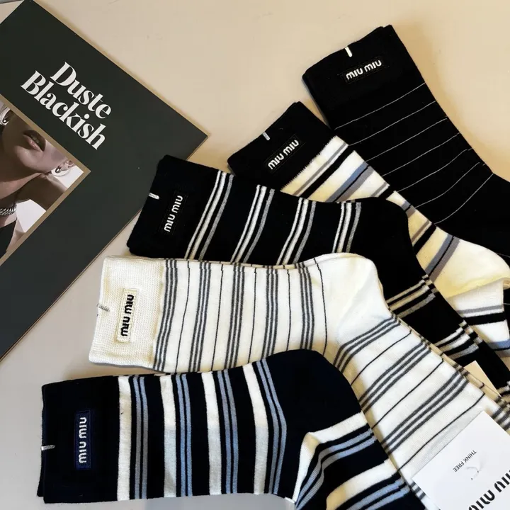 スーパーコピー ミュウミュウ 靴下