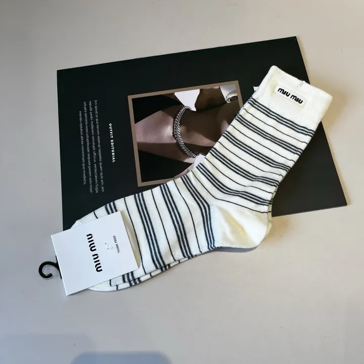 スーパーコピー ミュウミュウ 靴下