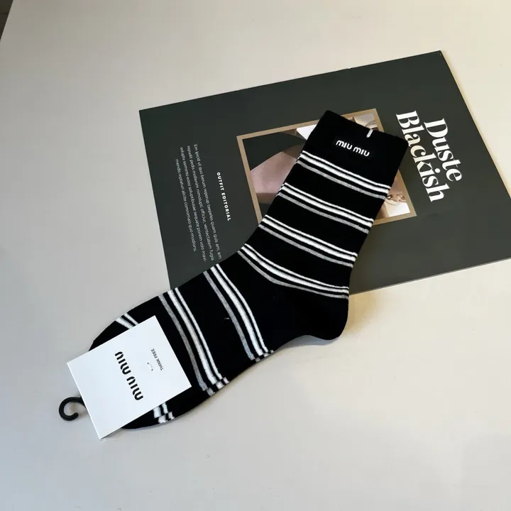 スーパーコピー ミュウミュウ 靴下