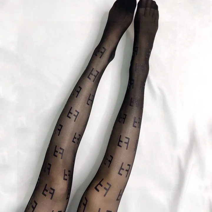 スーパーコピー ヴェルサーチ 靴下