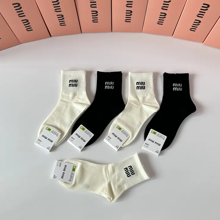 スーパーコピー ミュウミュウ 靴下